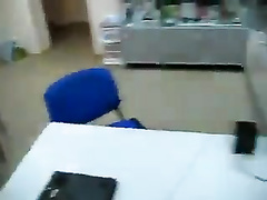 Дружок слил сперму в рот продавщицы салона сотовой связи