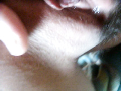 Снимает еблю крупным планом своим новым телефоном