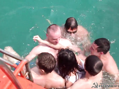 Сексуальные домогательства в бассейне