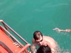 Сексуальные домогательства в бассейне