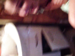 У юной шлюшки начались месячные