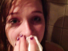 У юной шлюшки начались месячные