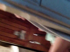 У юной шлюшки начались месячные