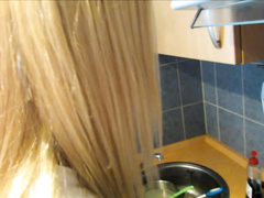 Оттрахали на кухне и заставили поесть пышек со спермой