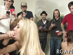 Попросили студенток пососать члены на публике