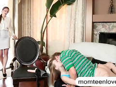 Студент колледжа удовлетворяет мамашку симпатичной зазнобы